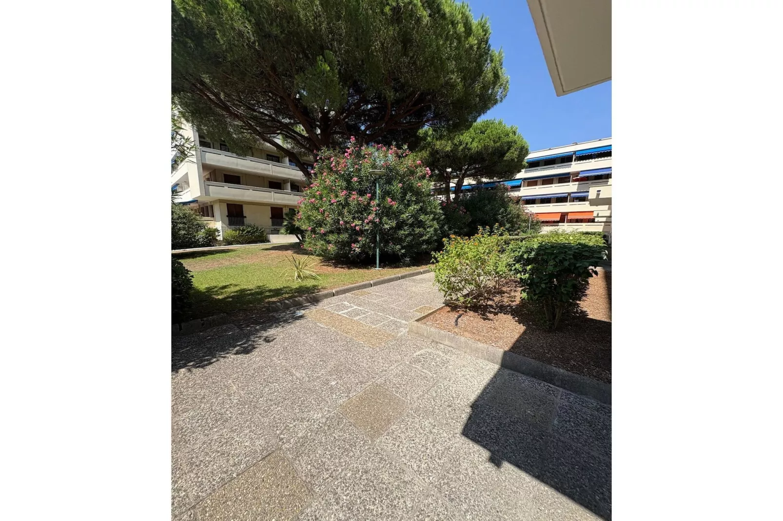 Suite Design Blue – Terrasse & Clim – Fréjus Plage