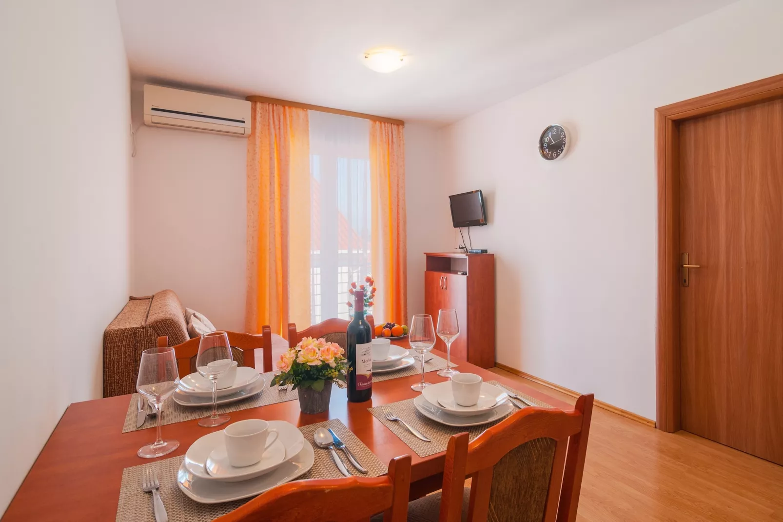Apartments Island Beat - One Bedroom Apartment with Balcony and Sea View (A1) (ST) - Eetkamer