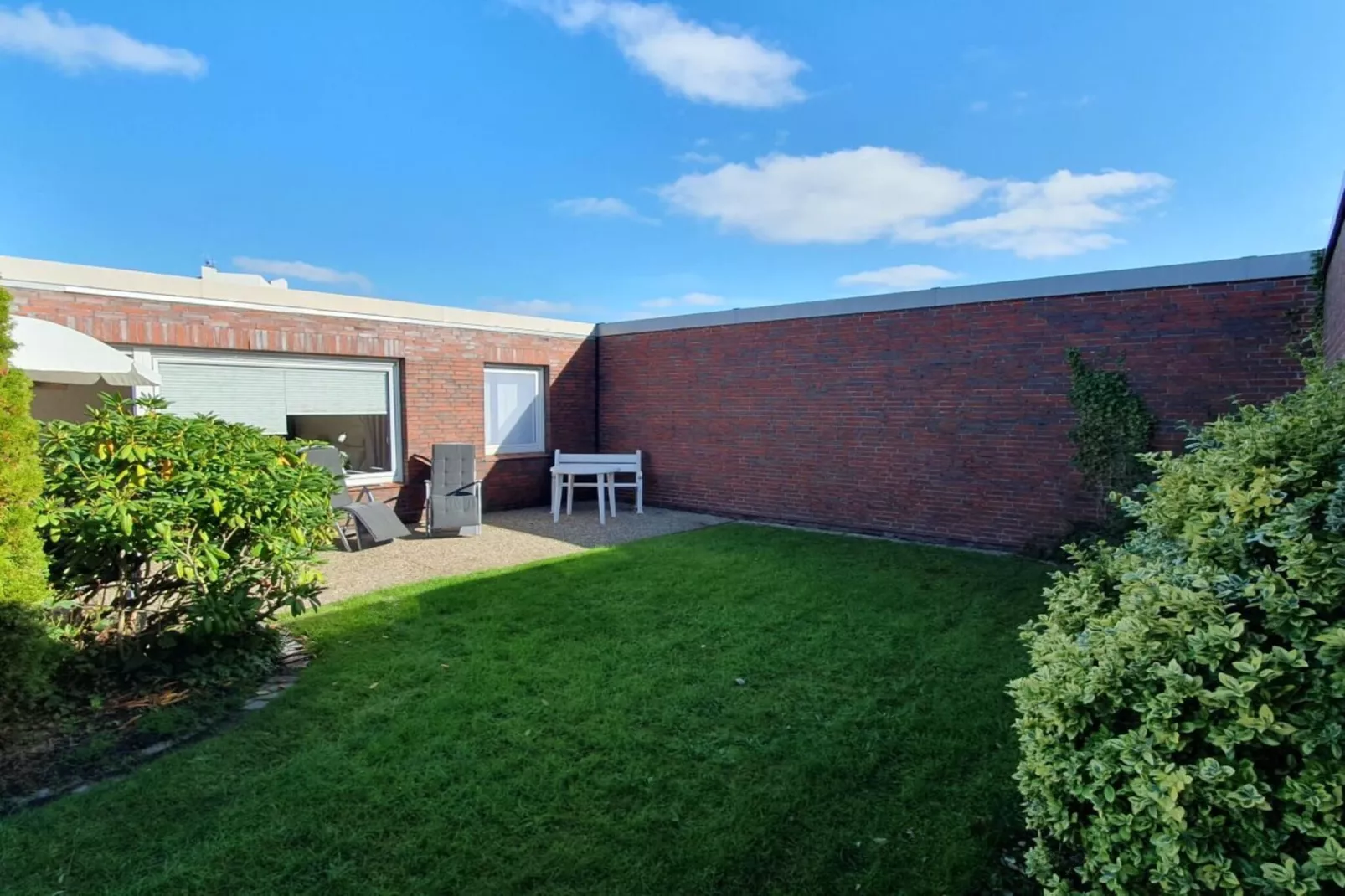 426561 - Buitenkant zomer