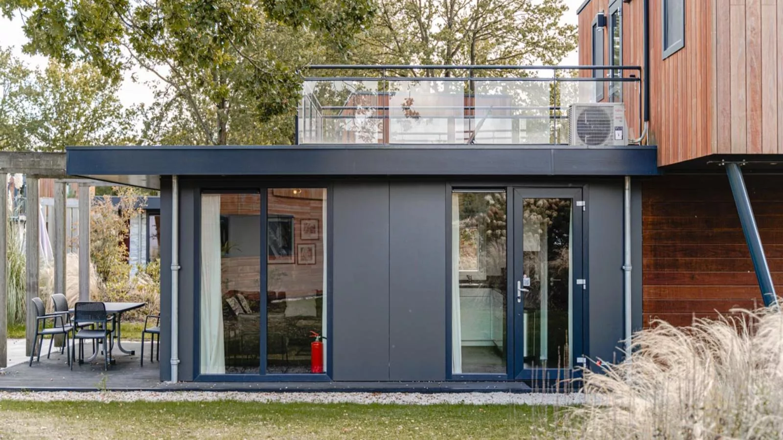 L Etage-Buitenkant zomer