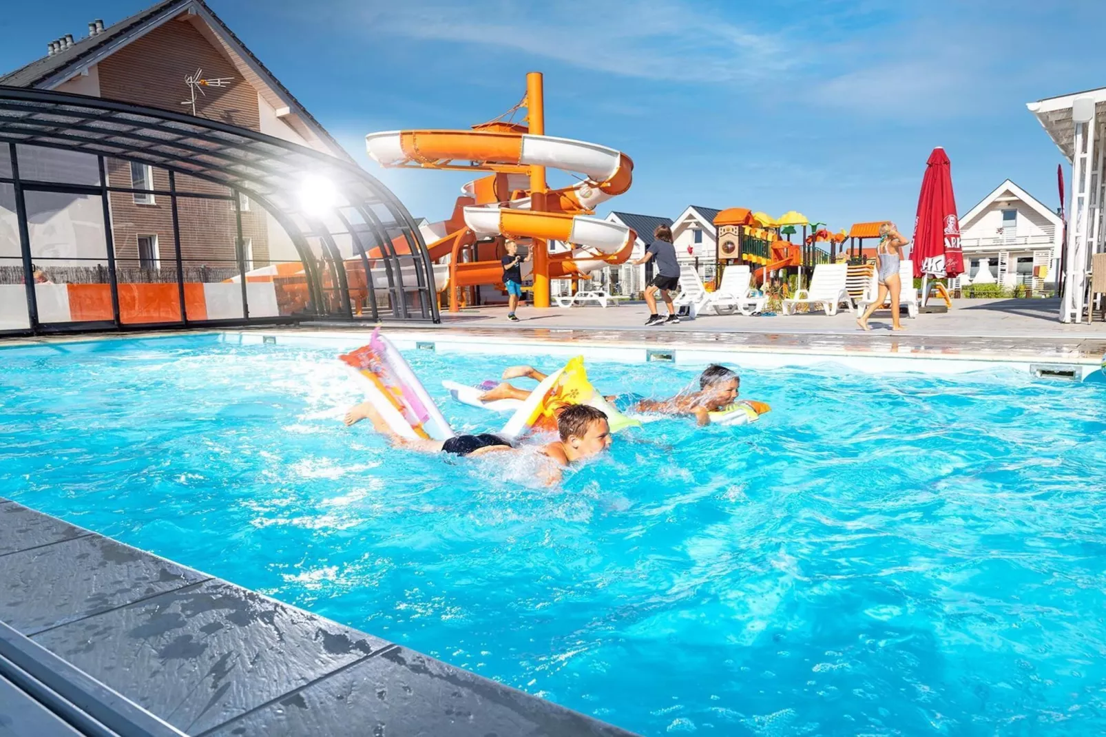 Domki STANDARD Sarbinowo-Zwembad