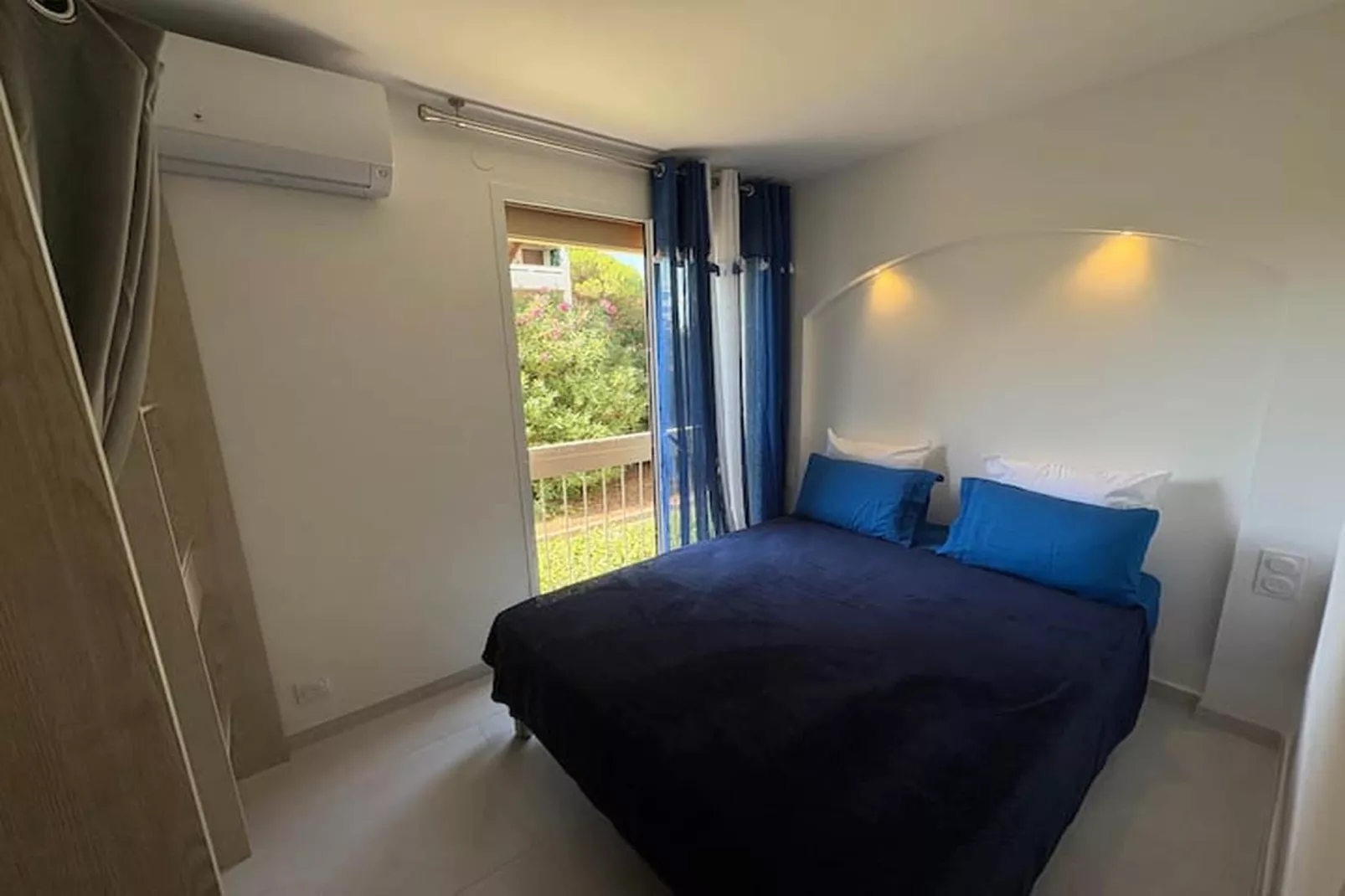 Suite Design Blue – Terrasse & Clim – Fréjus Plage