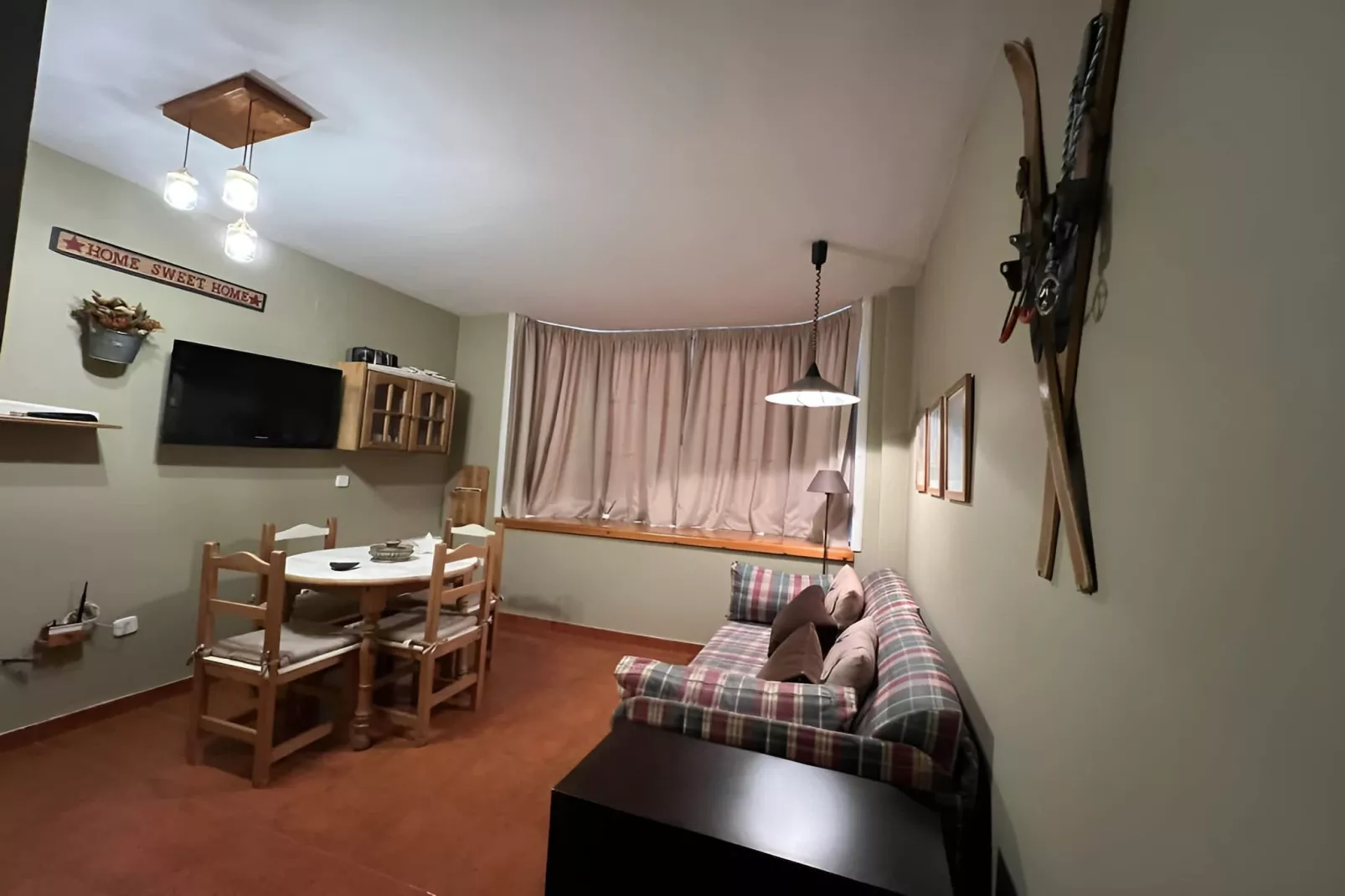 5026 -+34647934242-Woonkamer