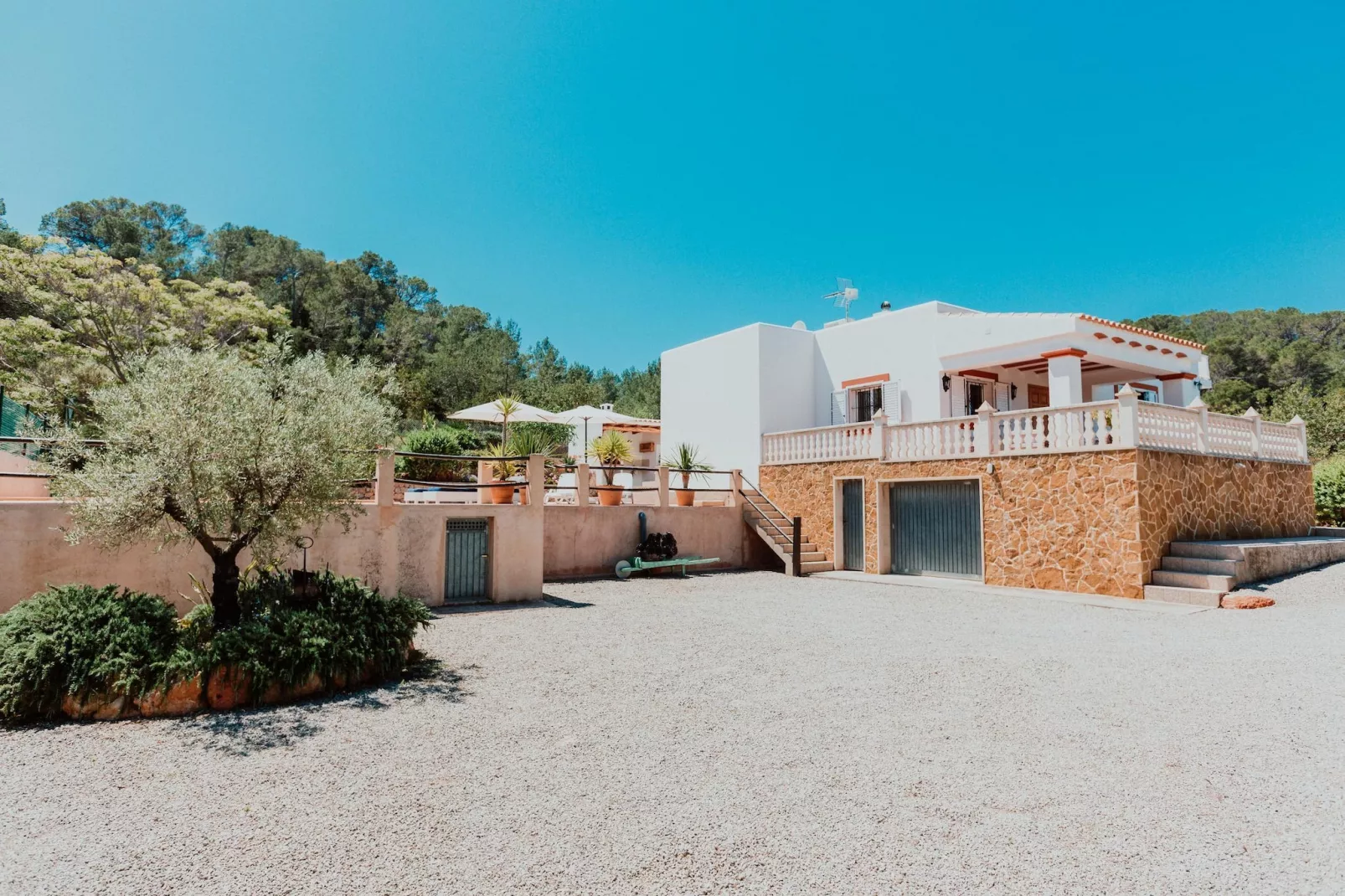 Cala Conta - Buitenkant zomer