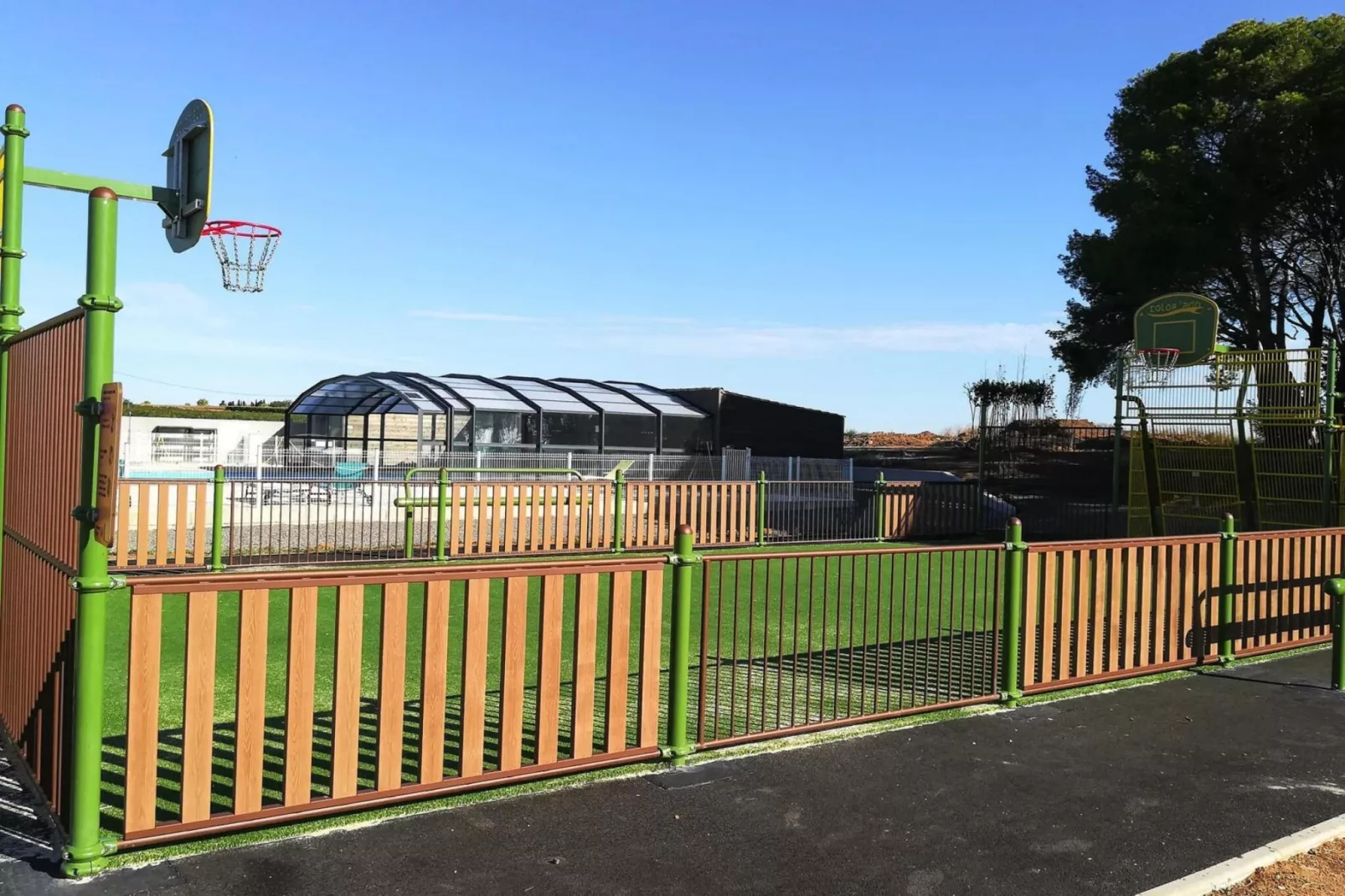 Chalet in Pomérols-Tuinen zomer