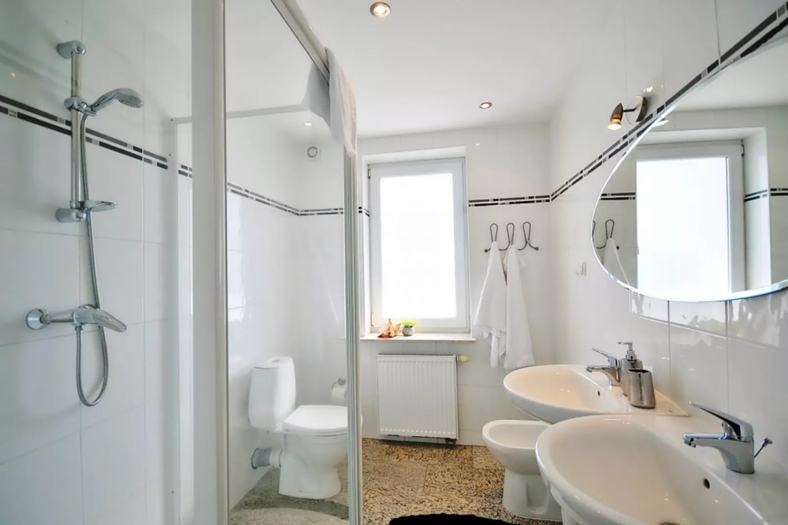 Apartament nr 4 60 qm Ustronie Morskie-Badkamer