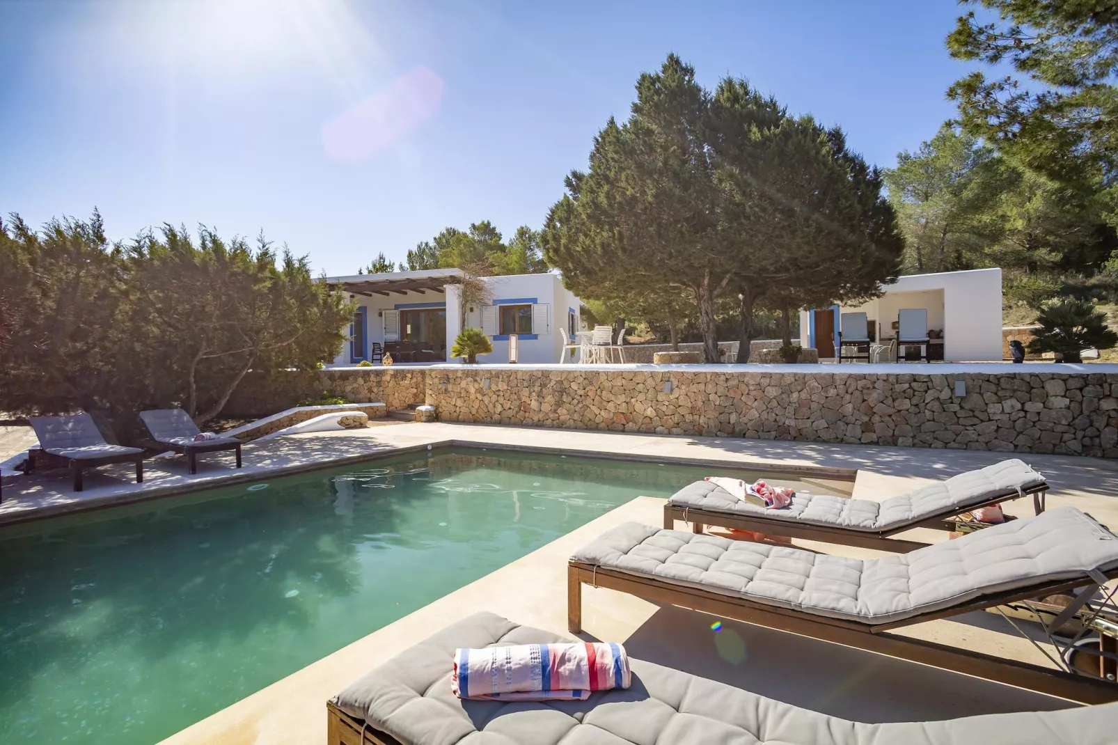 SES SAVINES - Zwembad