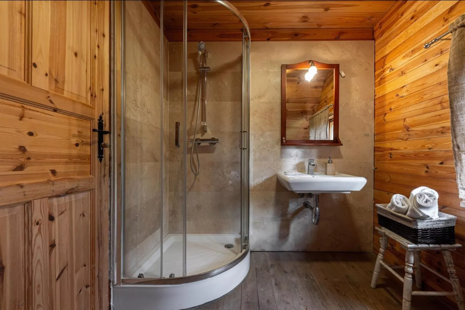 Dom przy drodze Skansen dla 8 osób Bełczna-Badkamer