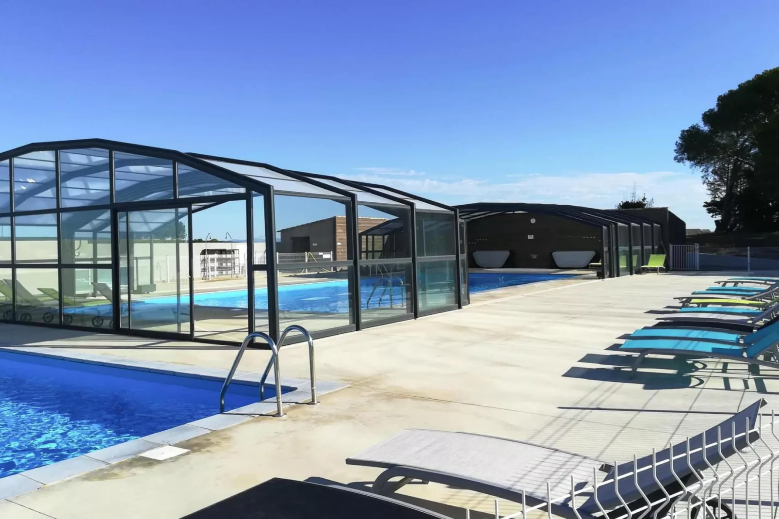 Chalet in Pomérols-Zwembad