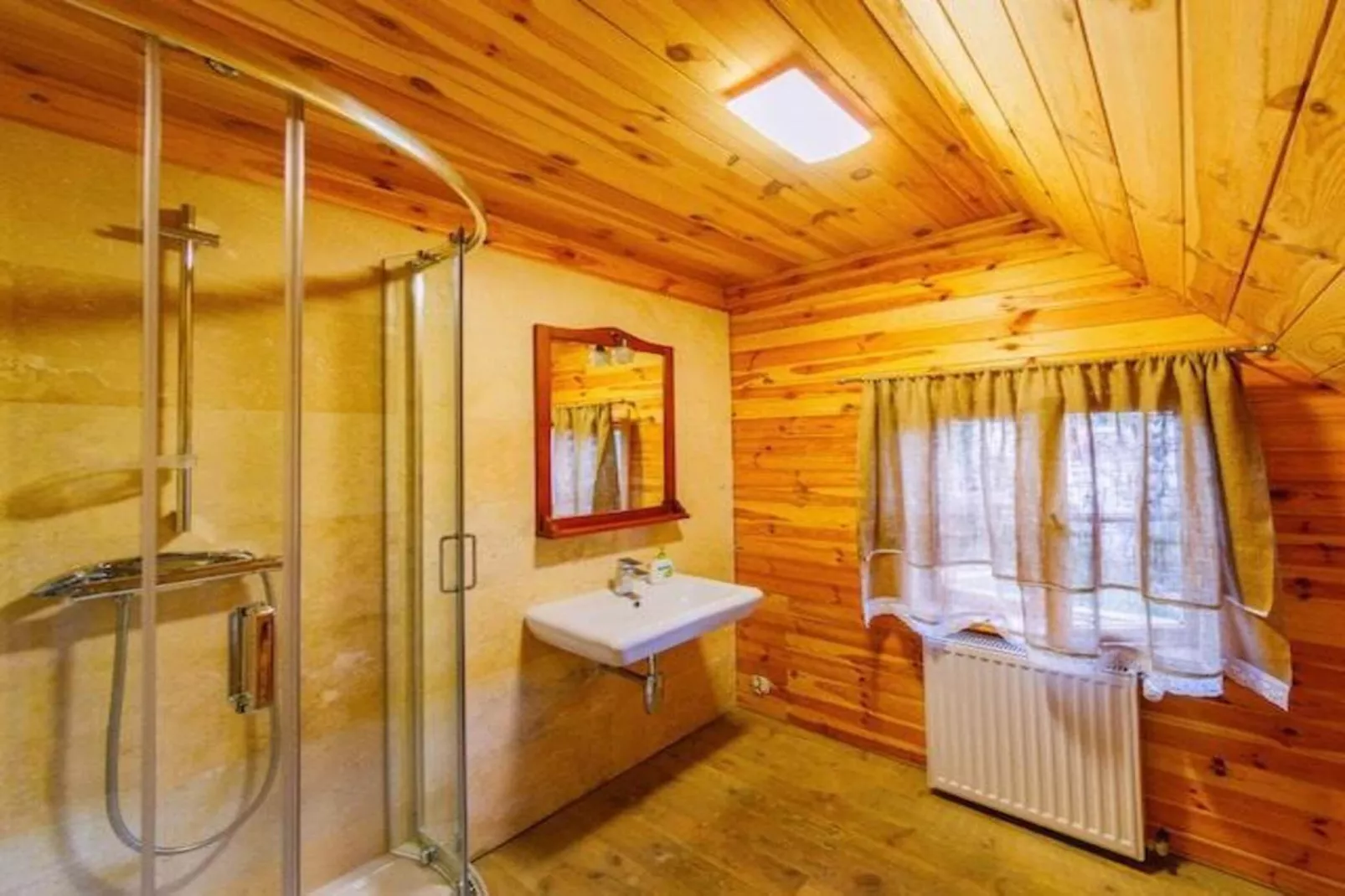 Dom przy drodze Skansen dla 8 osób Bełczna-Badkamer