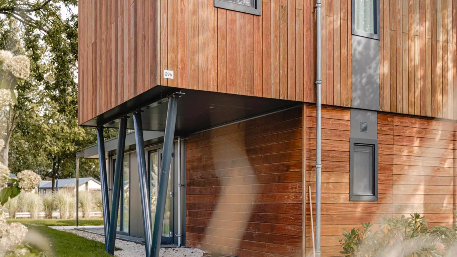 L Etage-Buitenkant zomer