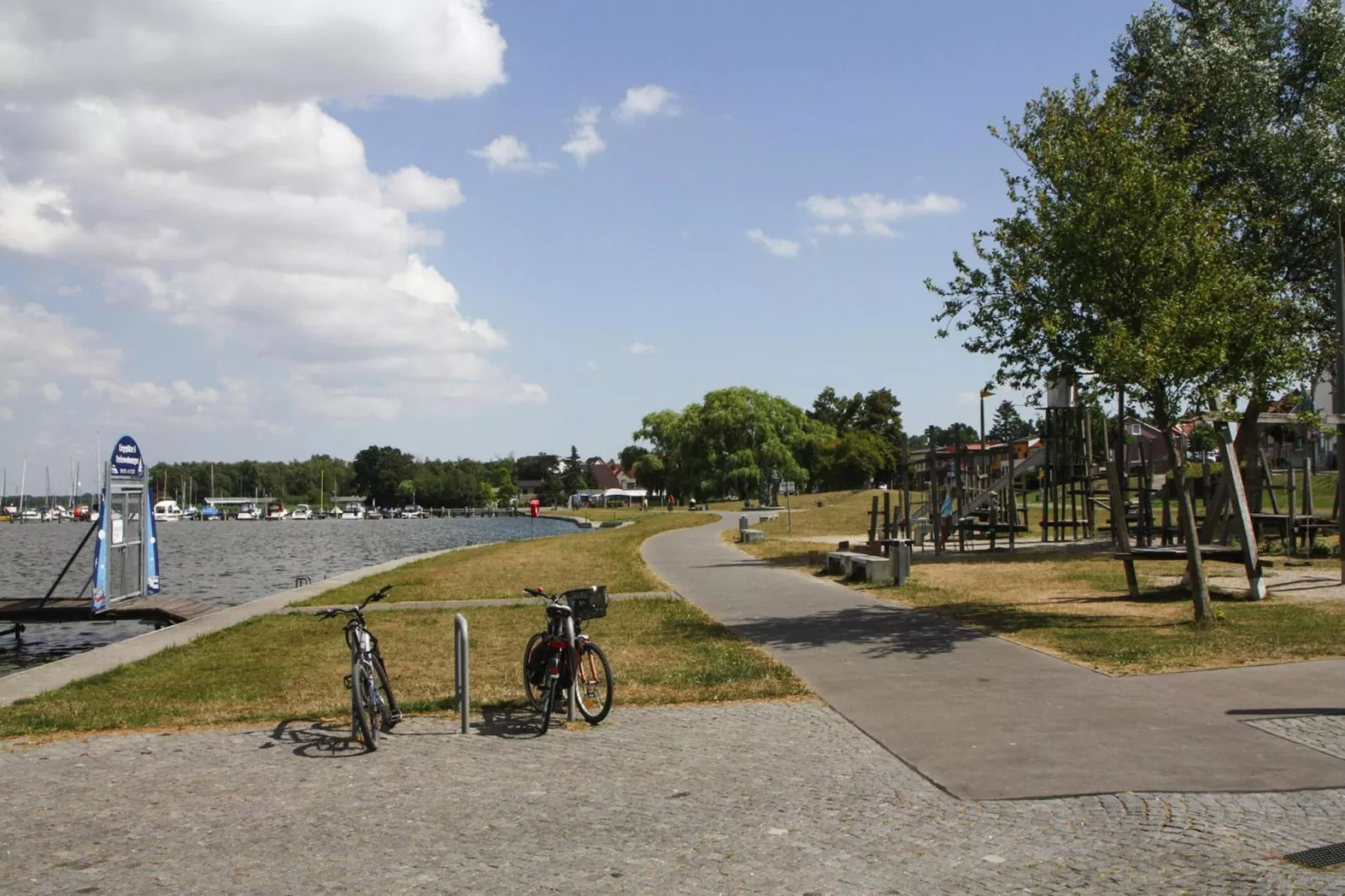 Houseboat Floating House "Leni", Ribnitz-Damgarten-Leni - Gebieden zomer 5km
