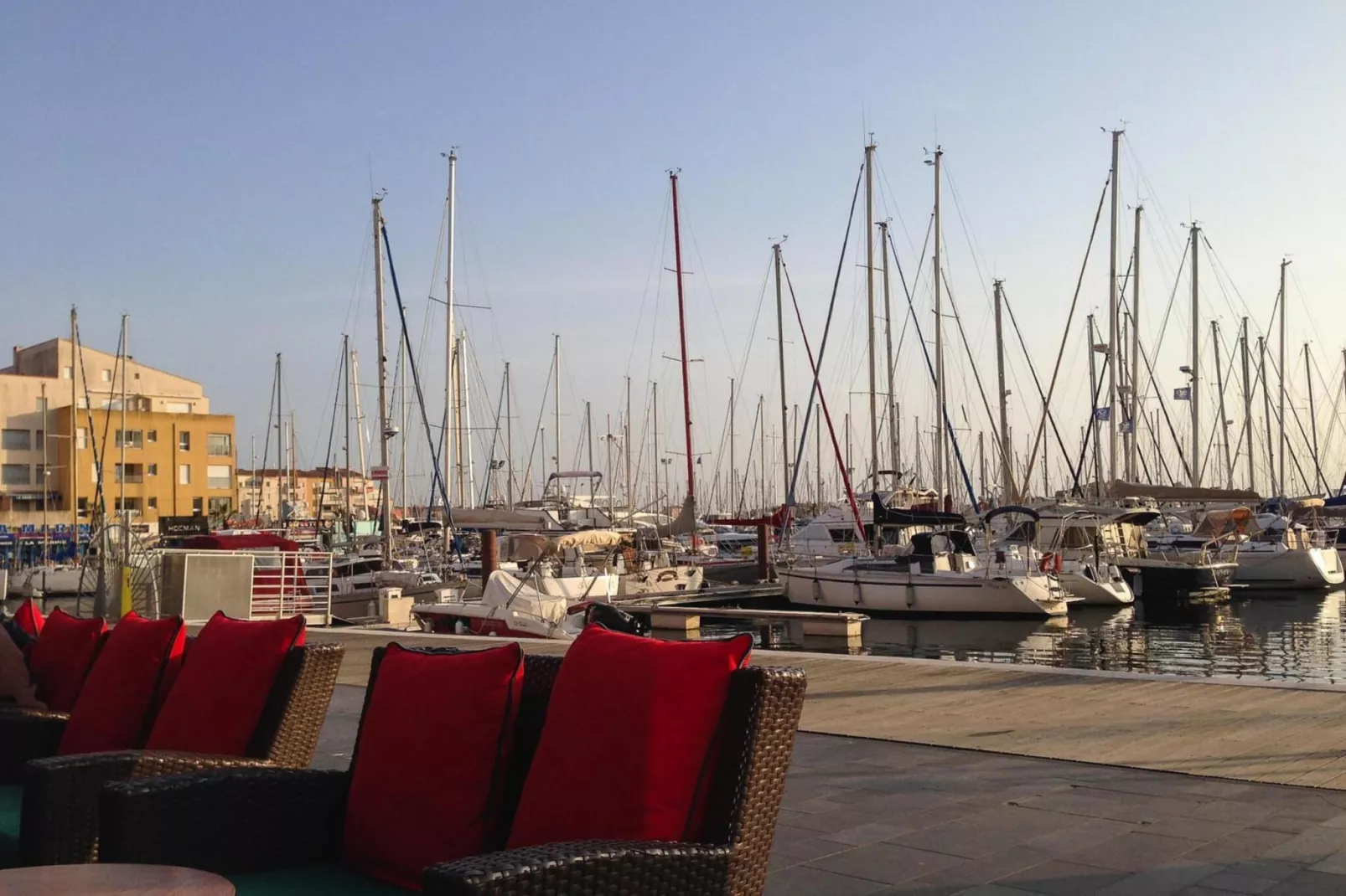 Chalet in Pomérols-Waterzicht