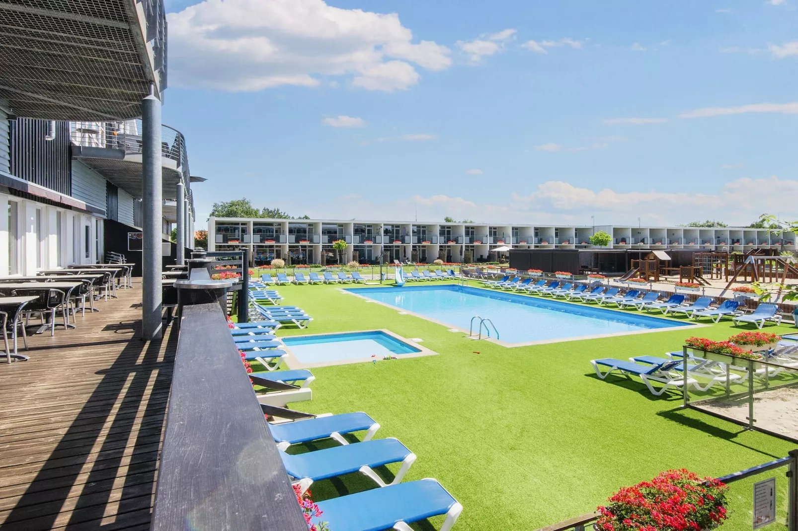 2 room,ground floor or 1.,Premium-Zwembad