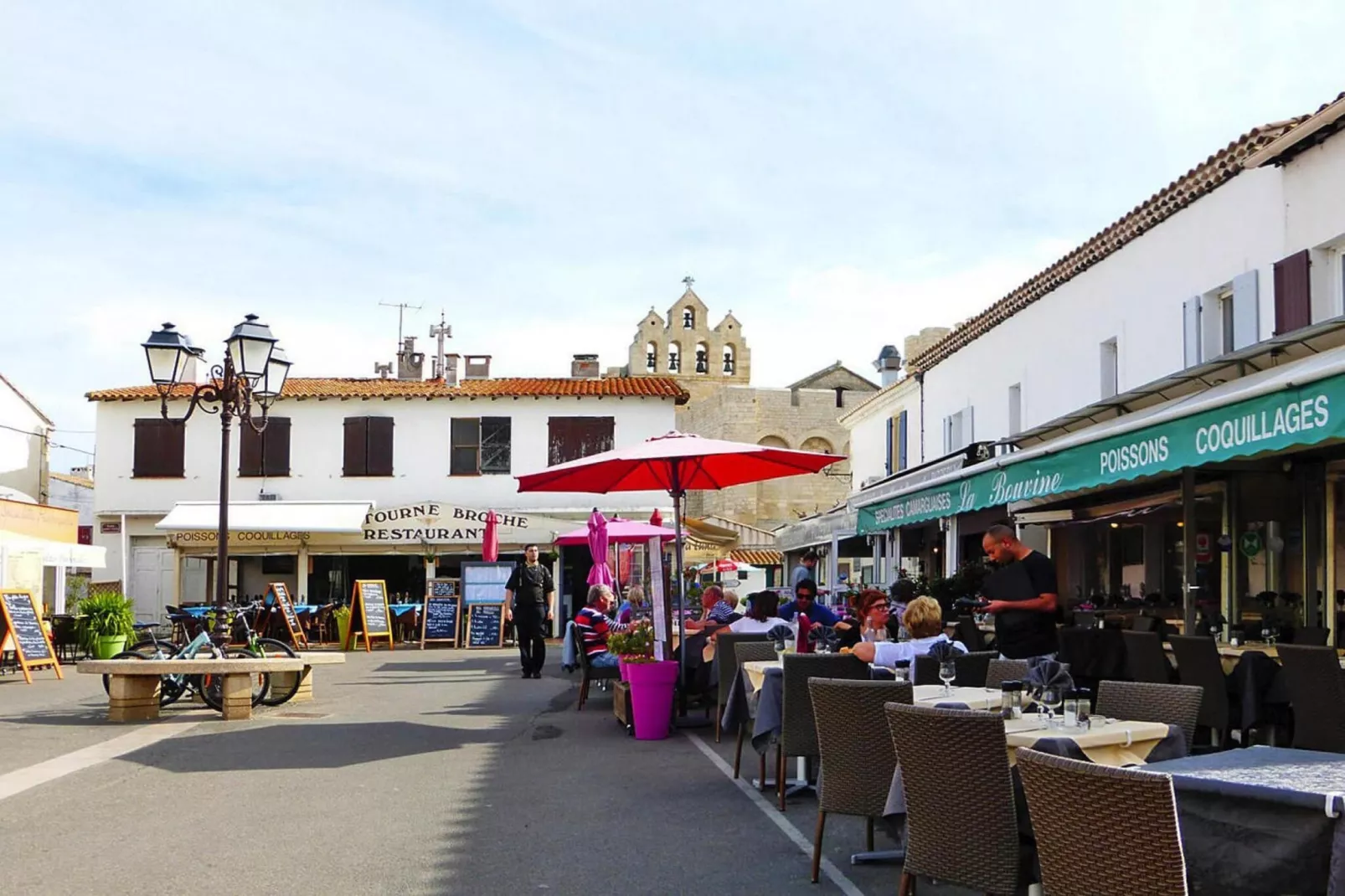 Doppelhaushälfte in Saintes-Maries-de-la-Mer-Buitenkant zomer