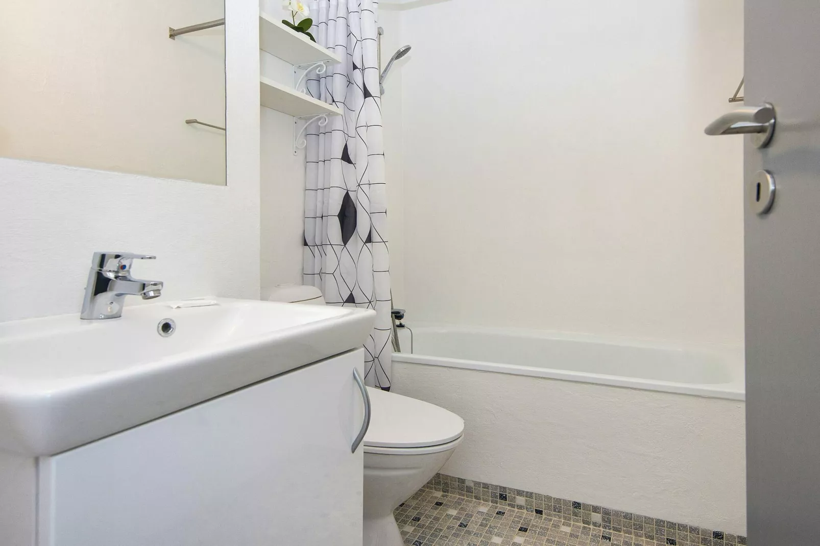 3 room,ground floor or 1.,Premium-Binnen