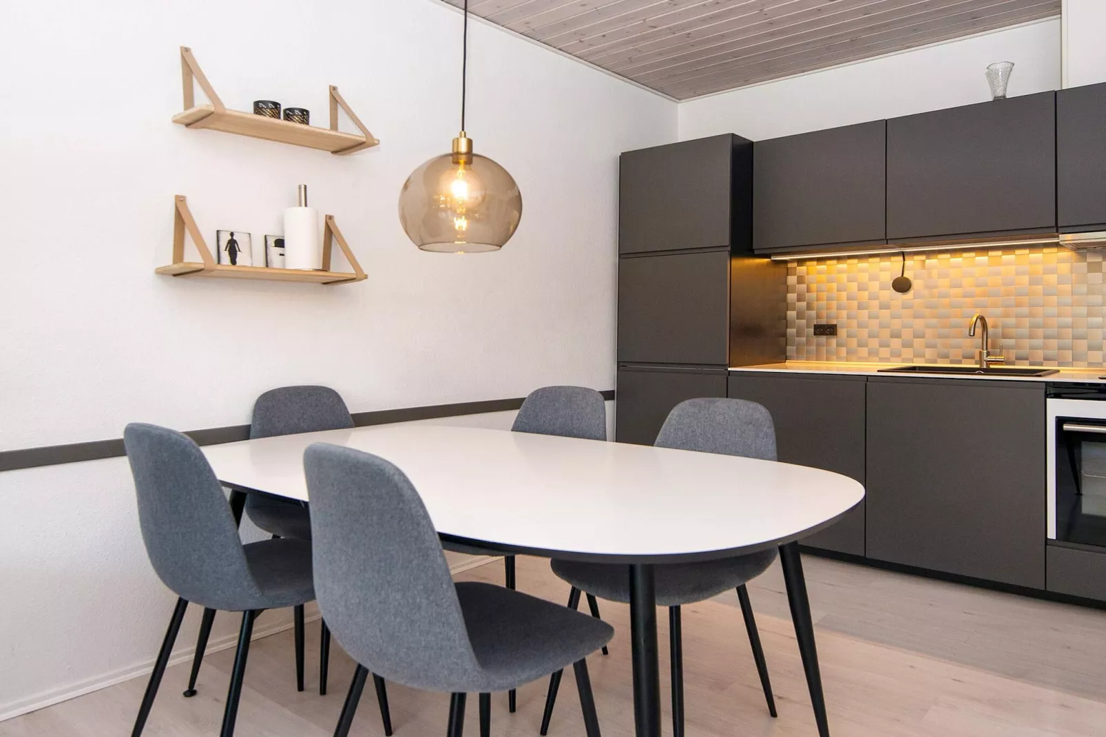 3 room,ground floor or 1.,Premium-Binnen