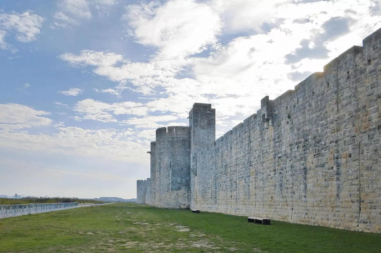 Doppelhaushälfte in Saintes-Maries-de-la-Mer-Buitenkant zomer