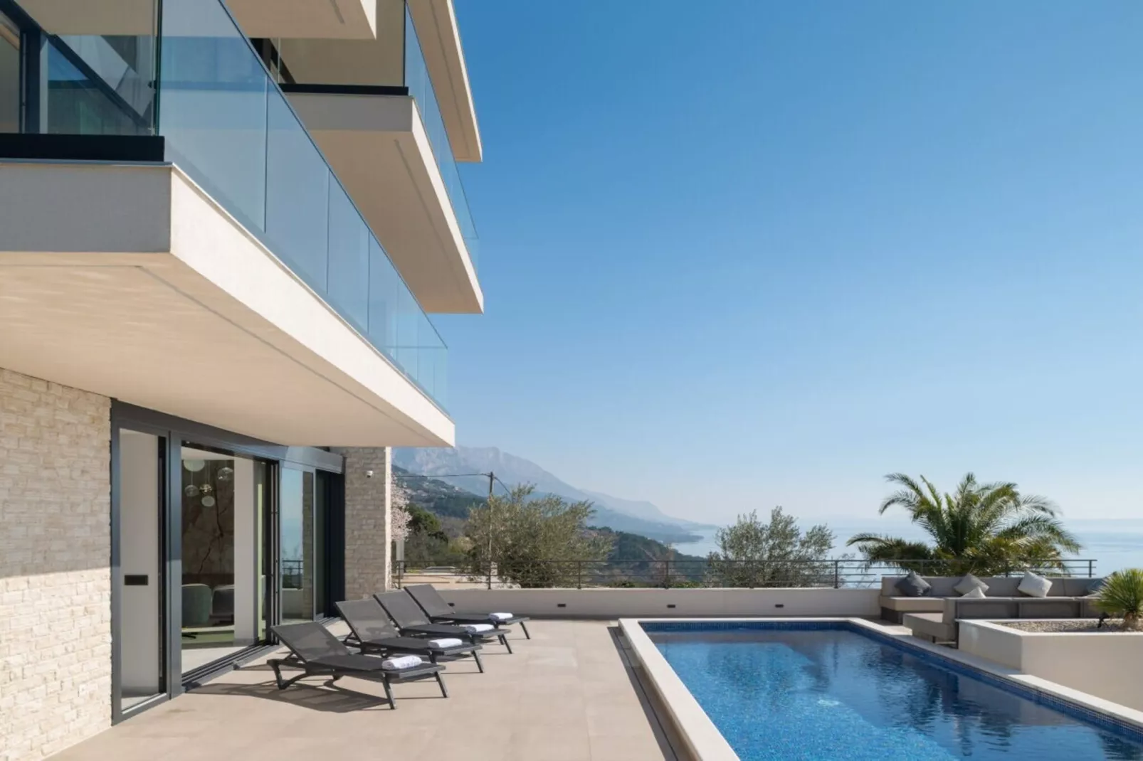 Luxury Villa Hedonia - Terrasbalkon