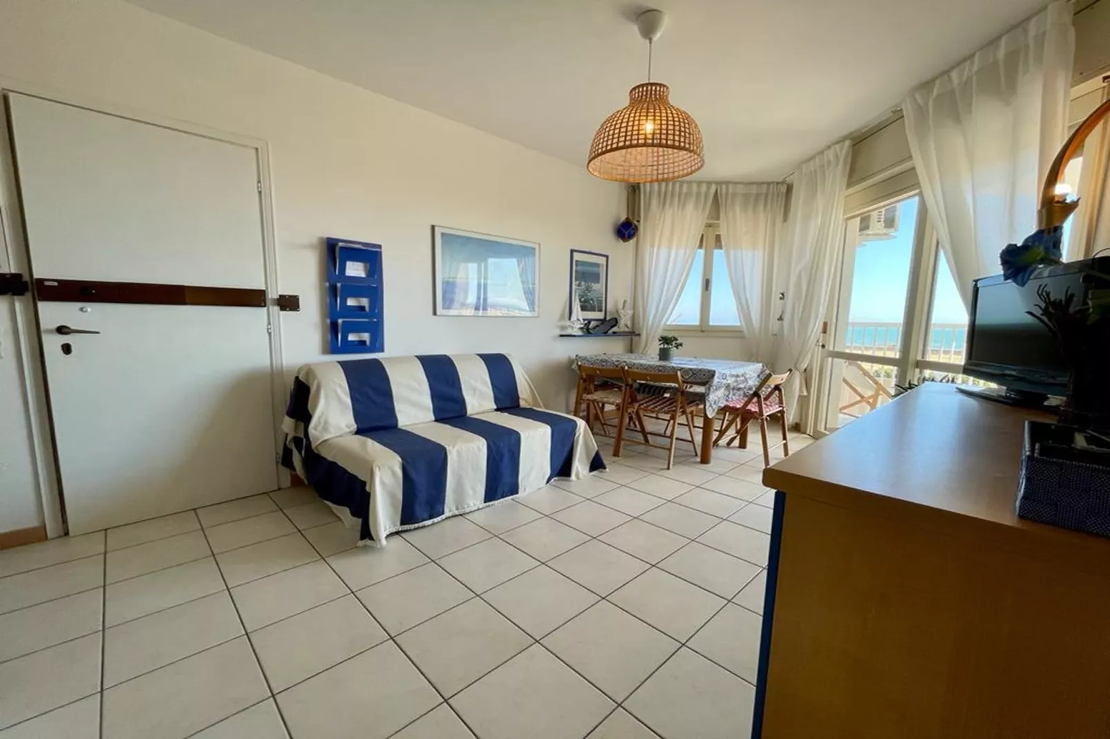 Condor 107-Woonkamer