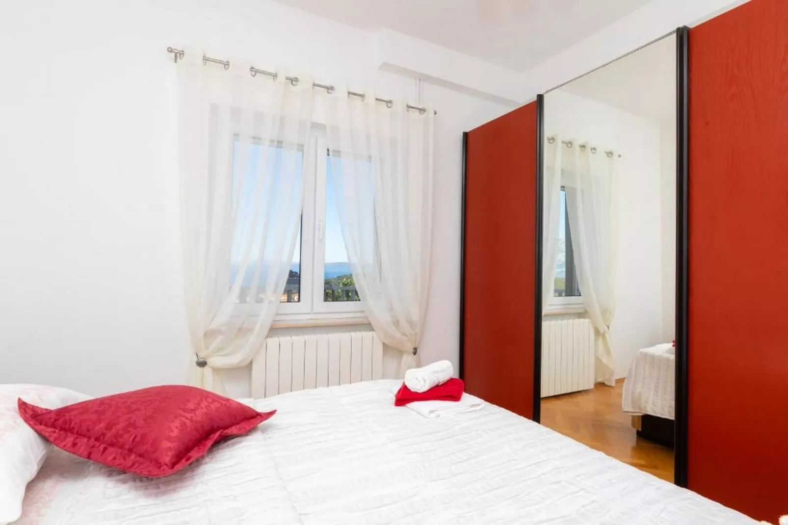 Apartment Villa Andro - Three Bedroom Apartment with Terrace and Sea View-Slaapkamer