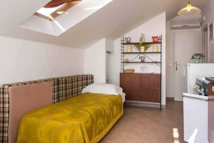 Apartments Tramonto - Studio Apartment with Balcony and Sea View - Slaapkamer
