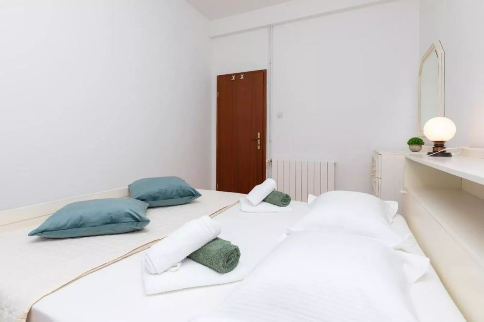 Apartment Villa Andro - Three Bedroom Apartment with Terrace and Sea View-Slaapkamer