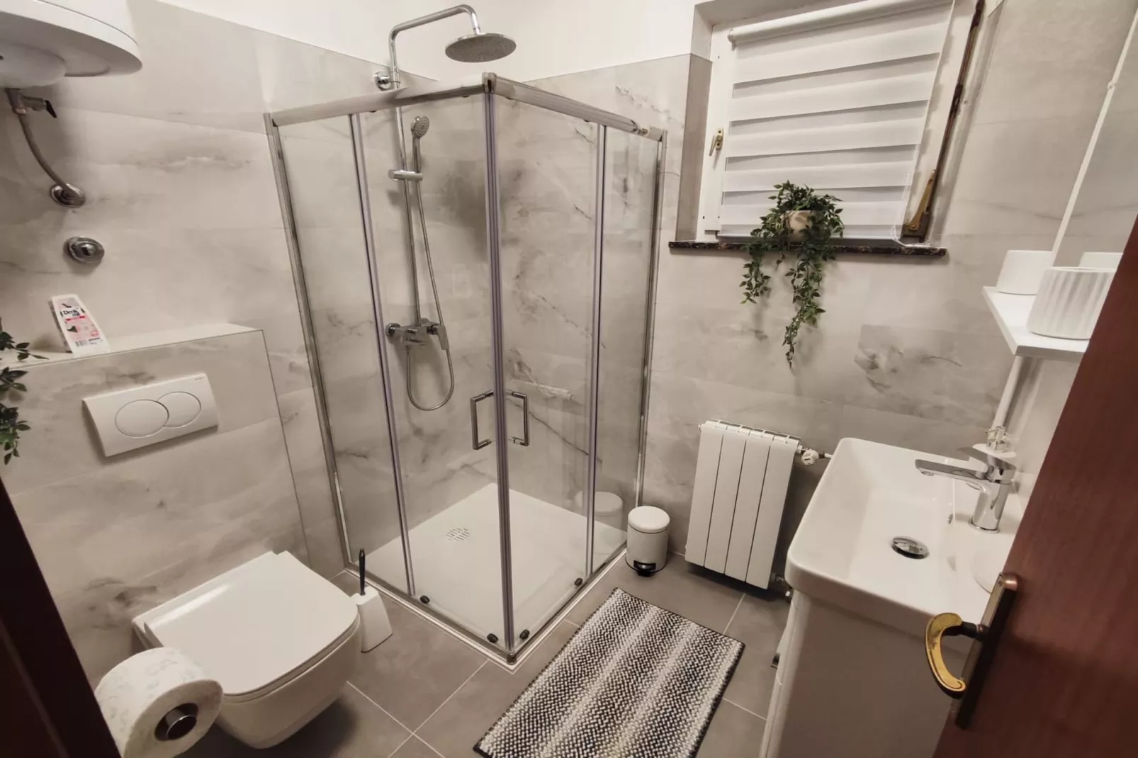 Apartment Villa Andro - Three Bedroom Apartment with Terrace and Sea View-Badkamer