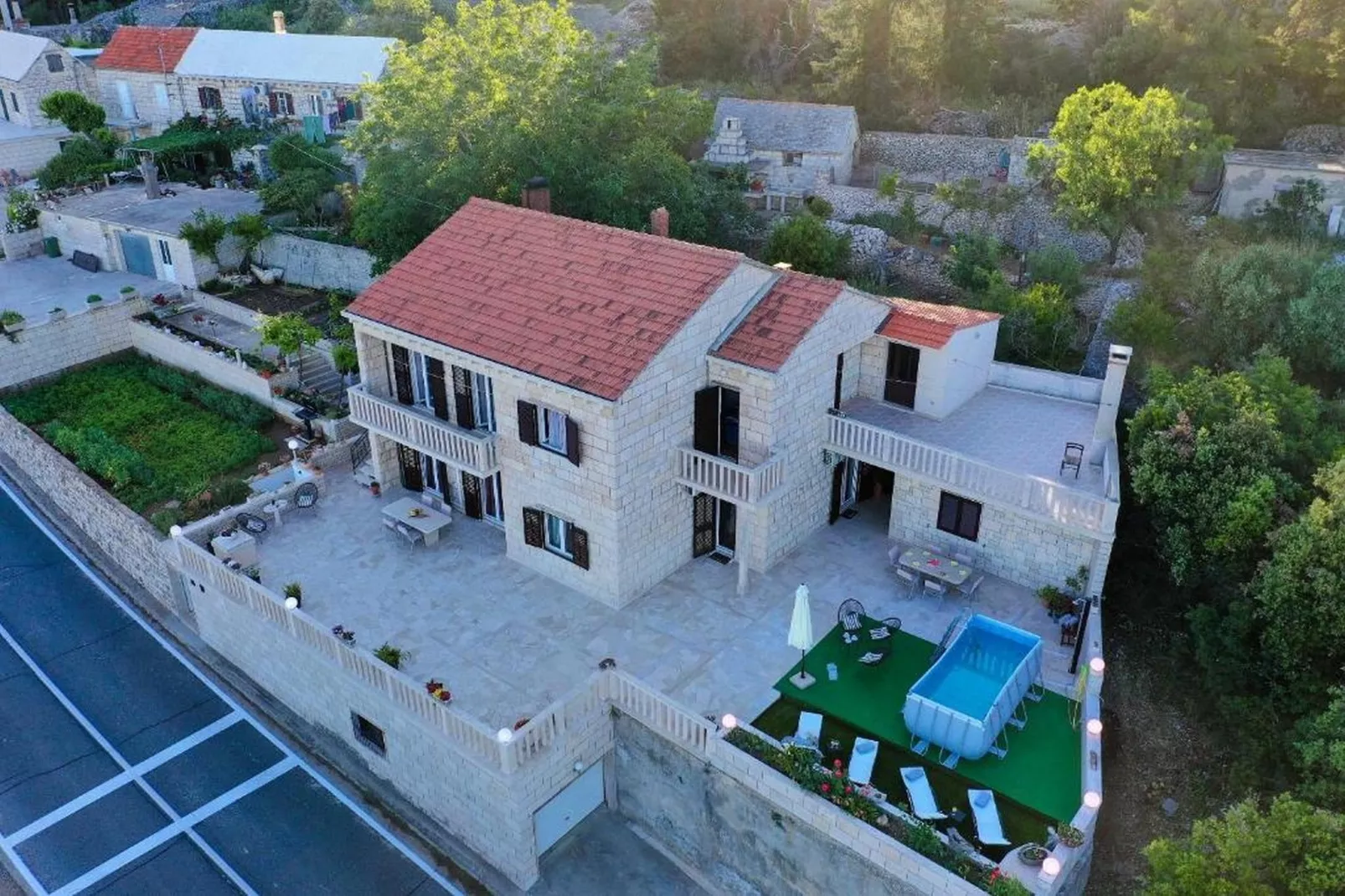 Apartment Villa Andro - Three Bedroom Apartment with Terrace and Sea View-Buitenlucht