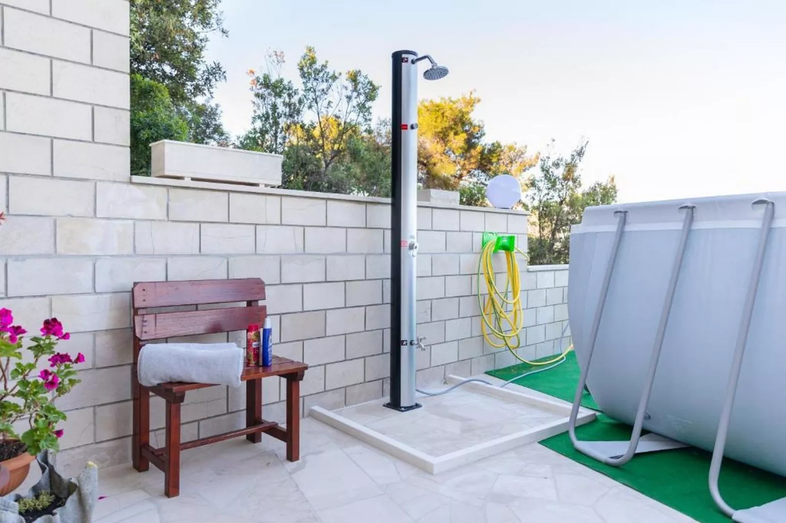 Apartment Villa Andro - Three Bedroom Apartment with Terrace and Sea View-Buitenlucht