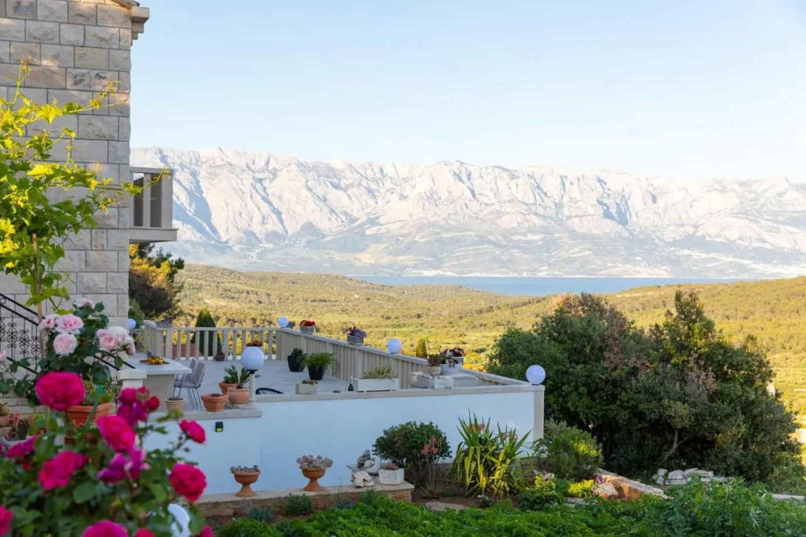 Apartment Villa Andro - Three Bedroom Apartment with Terrace and Sea View-Buitenlucht