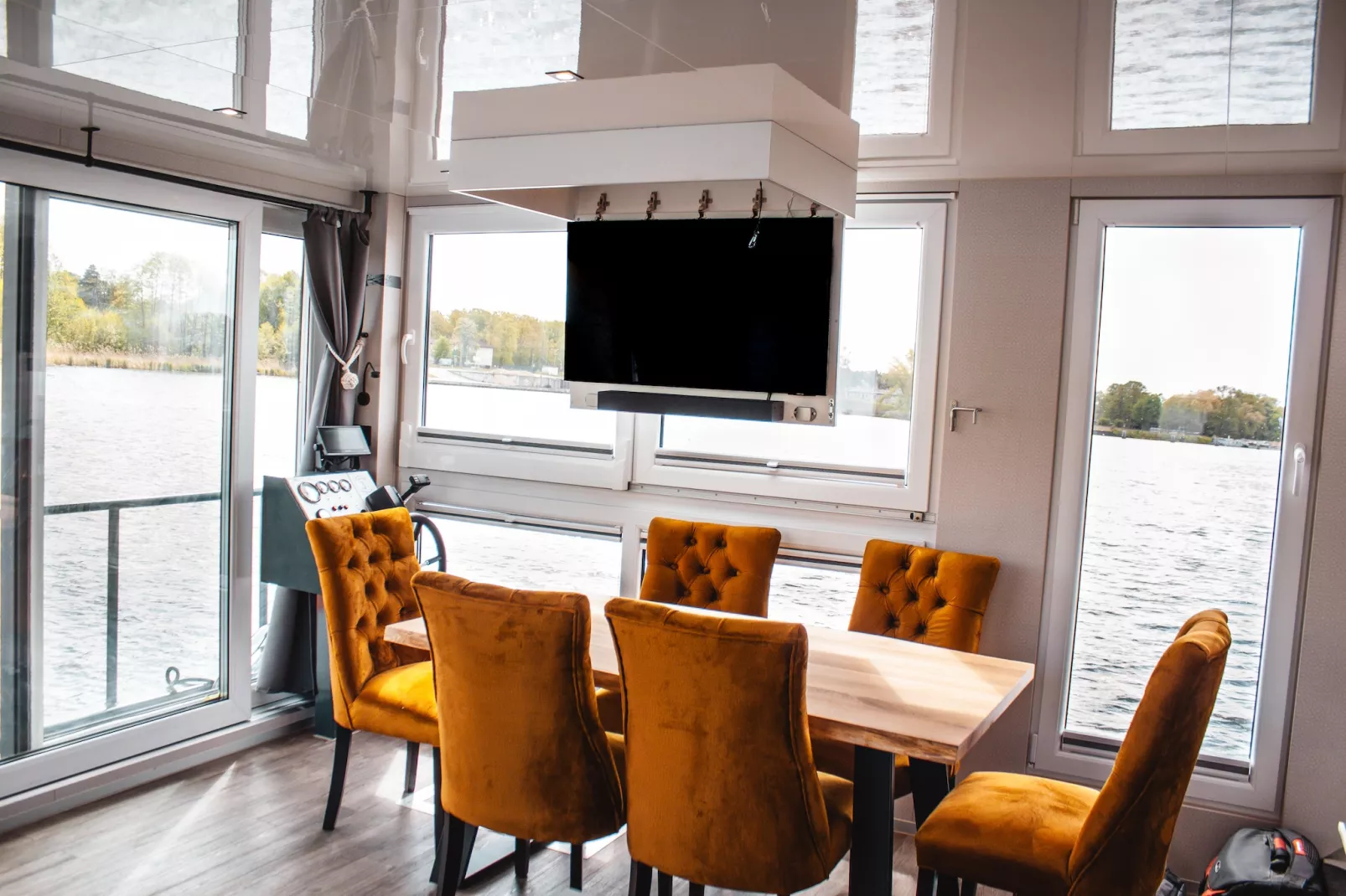 Hausboot Wannsee-Eetkamer