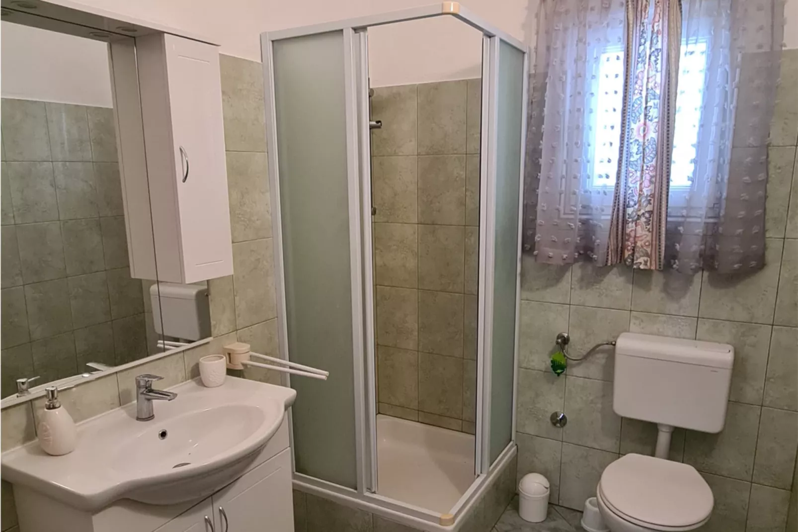 A6 - Apartments Ljilja PrivlakaA6 ca 60 qm bei Belegung mit 1-4 Pers-Badkamer