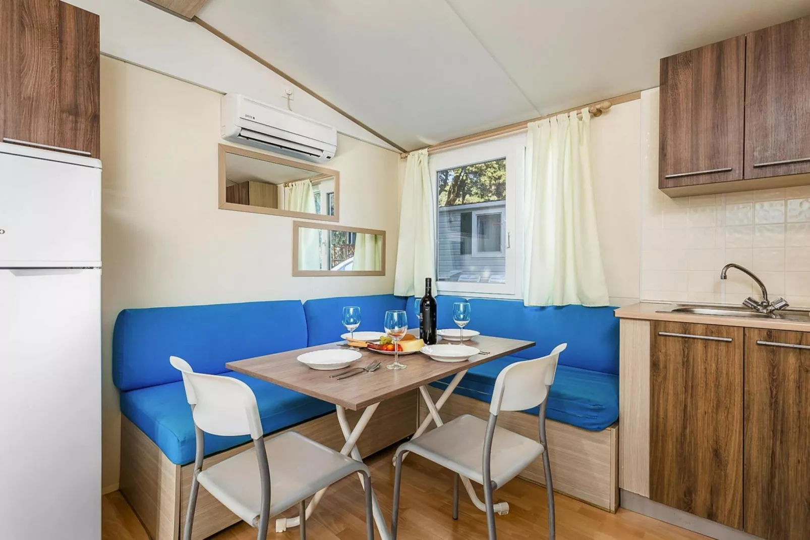 Mobile Homes Strasko Novalja Mediteran Superior mit Pool ca 34 qm für 6 Pers - Eetkamer