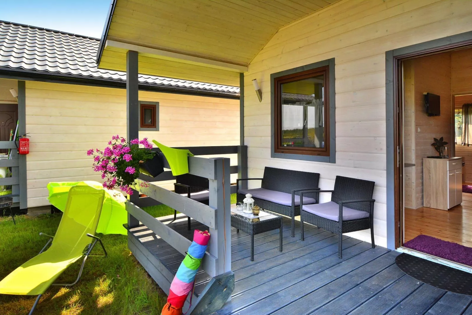 Domki wakacyjne przy basenie Jarosławiec - Terrasbalkon