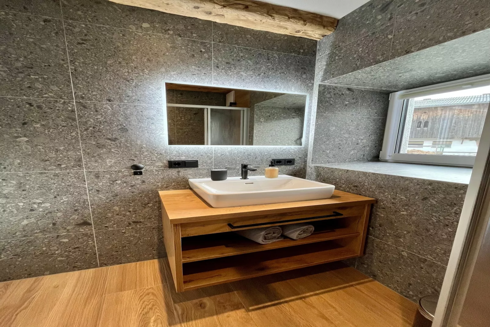 Appartement "Schnauz-Bartl"-Badkamer