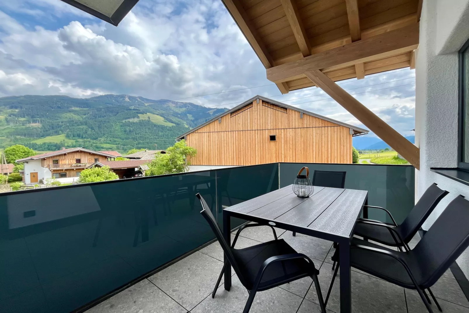 Appartement "Schnauz-Bartl"-Terrasbalkon