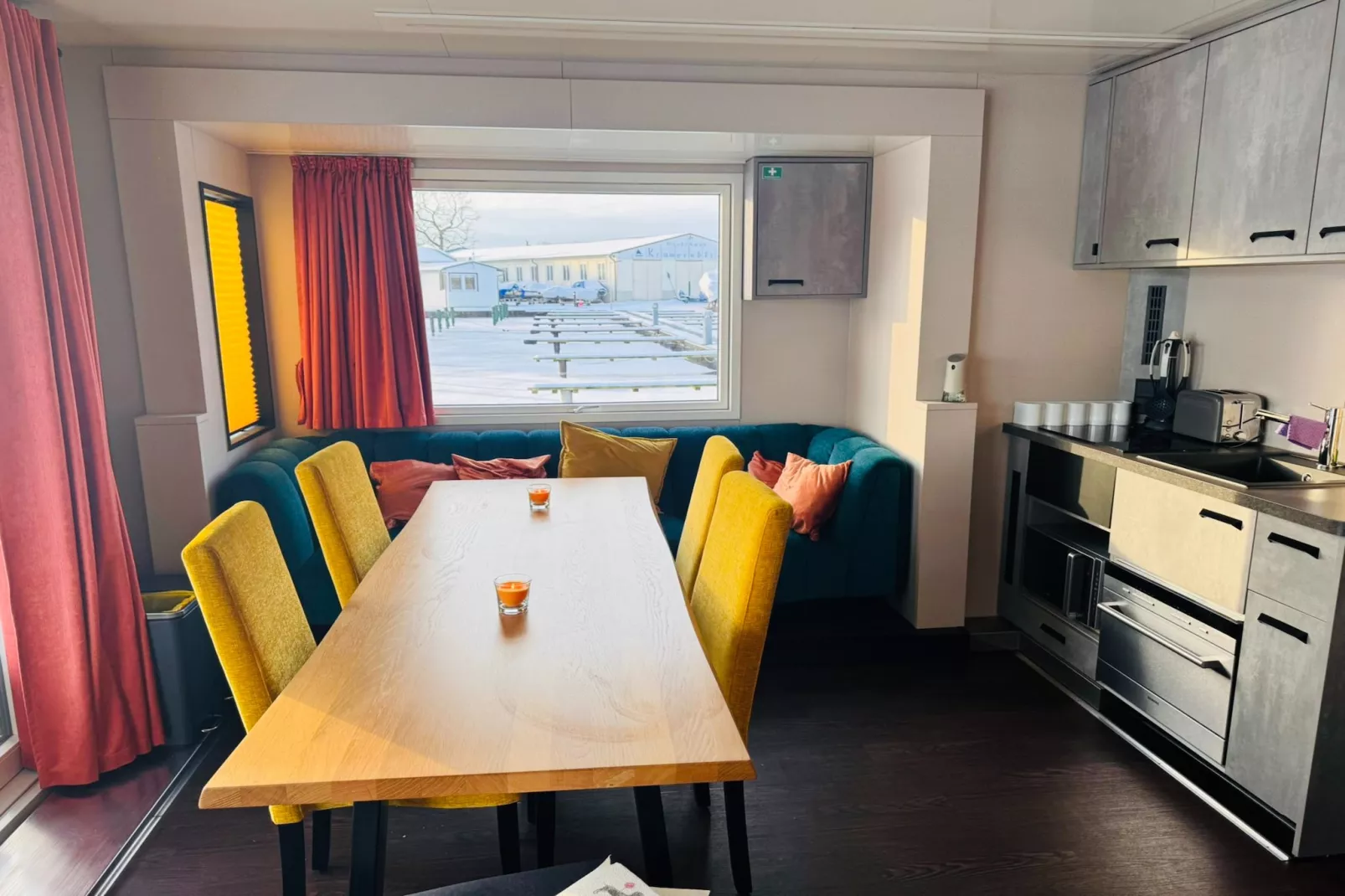 Hausboot Tegel-Eetkamer