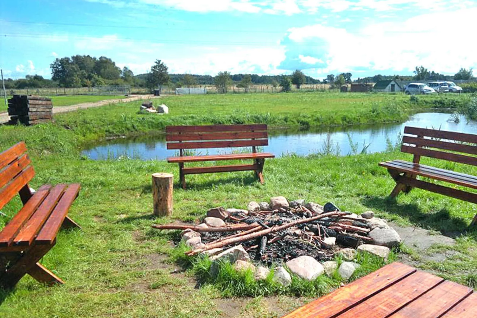 Domki wakacyjne przy basenie Jarosławiec - Tuinen zomer