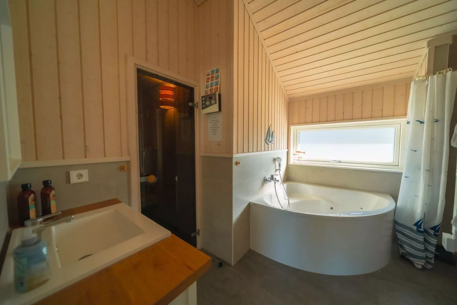 Poolhaus 140 qm - Badkamer