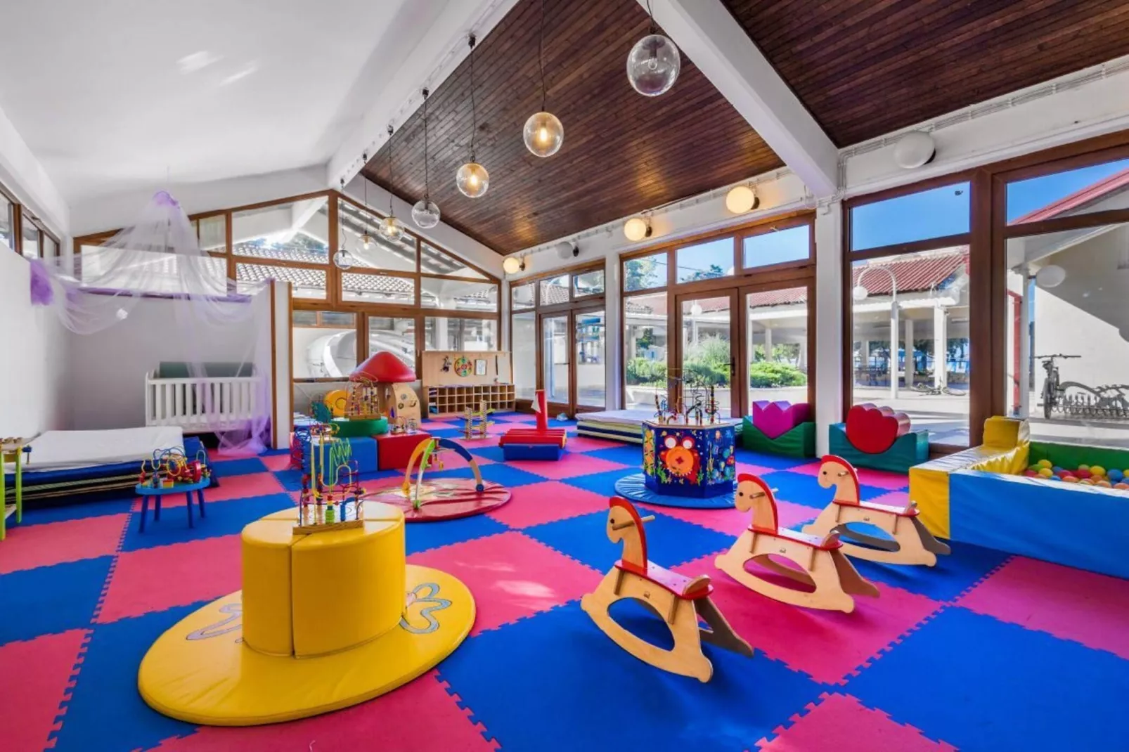 Mobile Homes Strasko Novalja Mediteran Superior mit Pool ca 34 qm für 6 Pers - Parkfaciliteiten