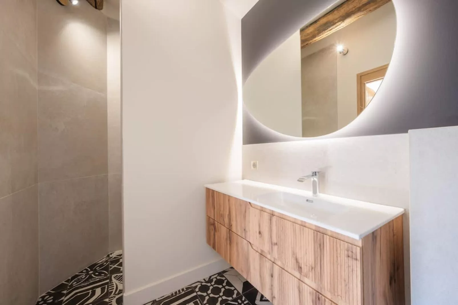 Villa Lou Pantaï  Élégance et Confort au Cœur de Saint-Rémy-de-Provence-Badkamer