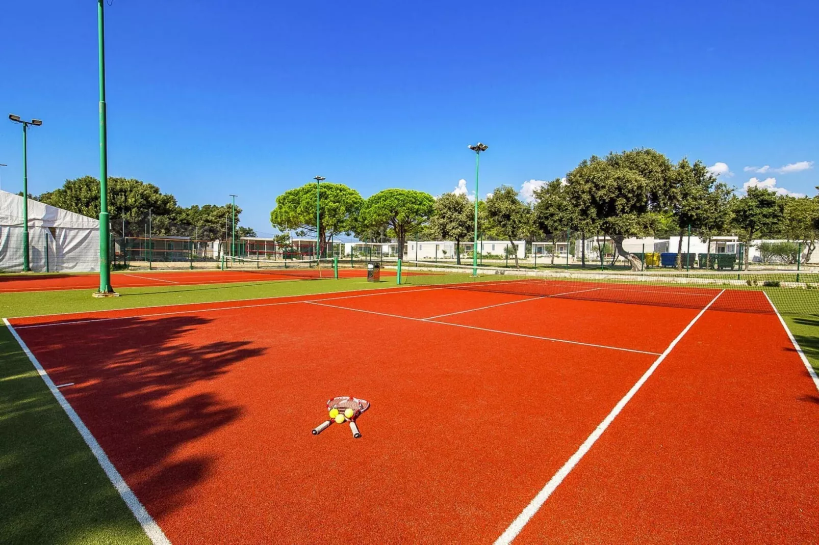 Mobile Homes Strasko Novalja Mediteran Superior mit Pool ca 34 qm für 6 Pers - Parkfaciliteiten