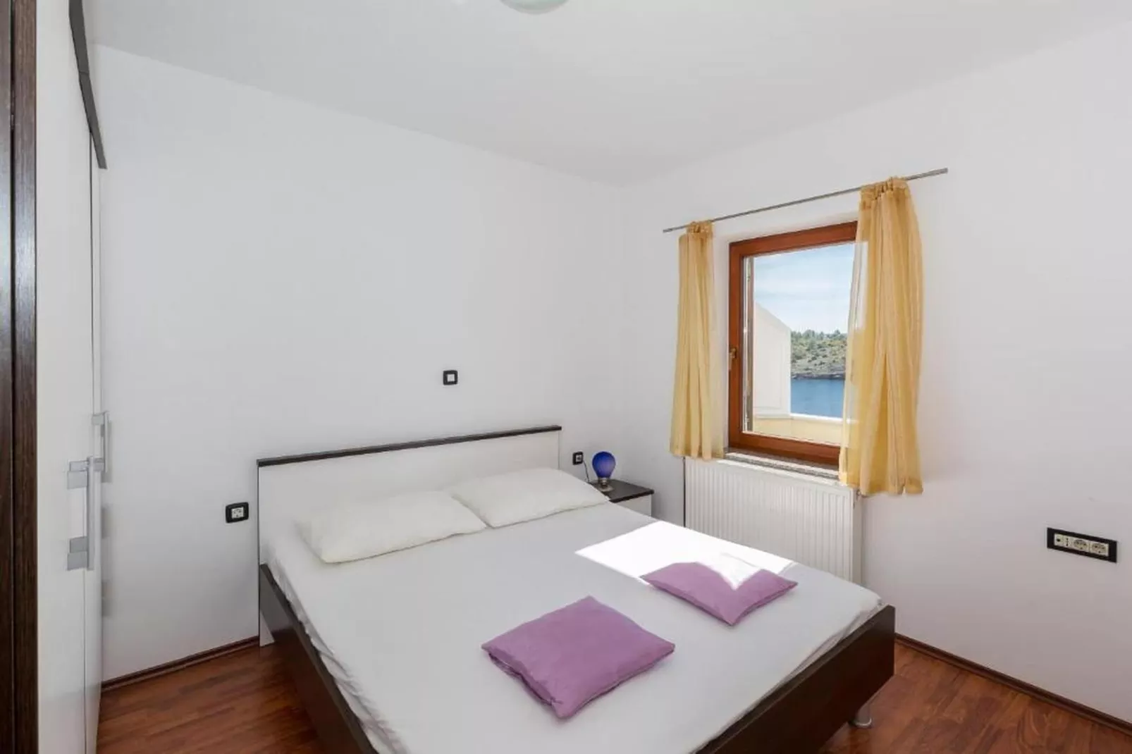 Apartment with Pool View