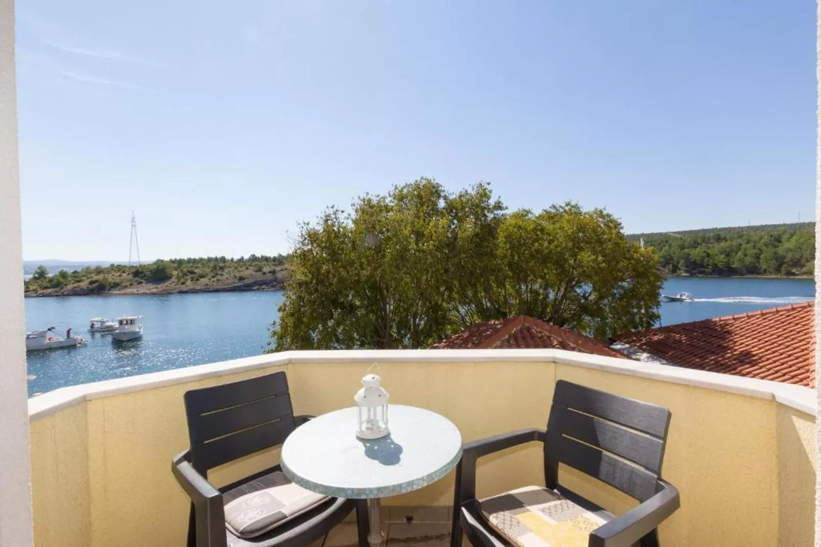 Apartment with Balcony-Terrasbalkon