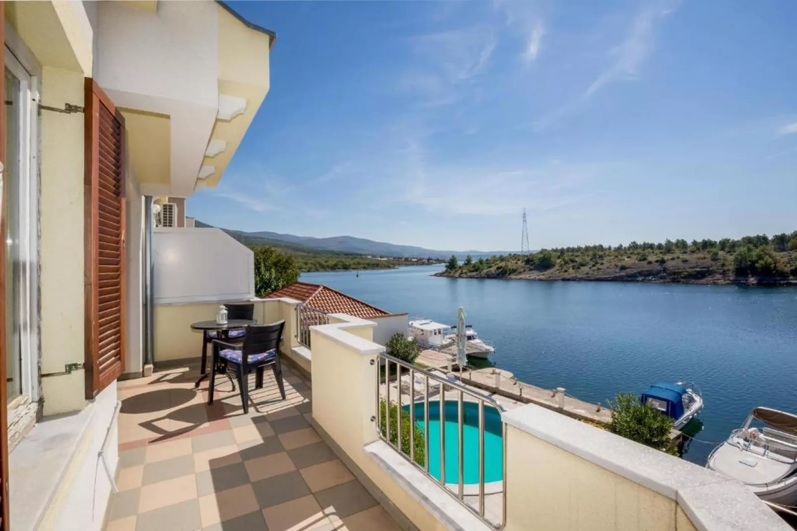 Apartment with Balcony-Terrasbalkon