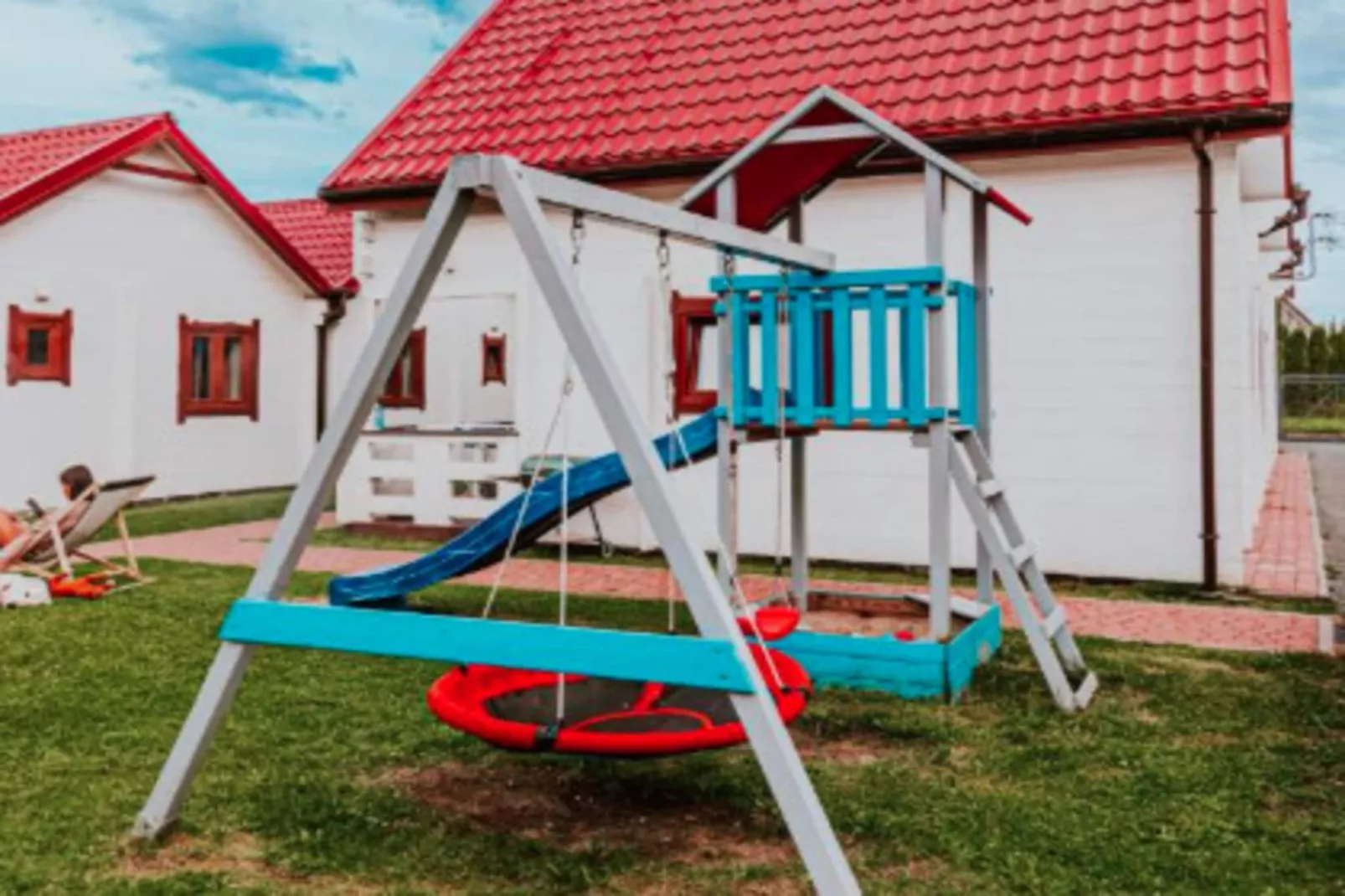 Domki wakacyjne 4-osobowe Ustronie Morskie - Tuinen zomer