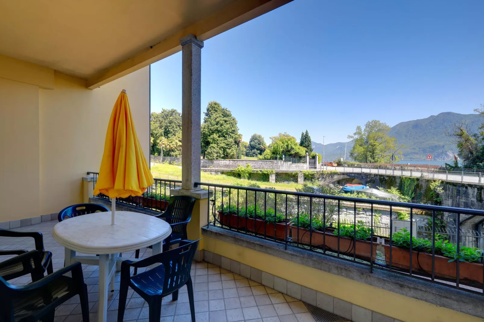 Residence Zust Verbania Intra-Trilo B-Terrasbalkon