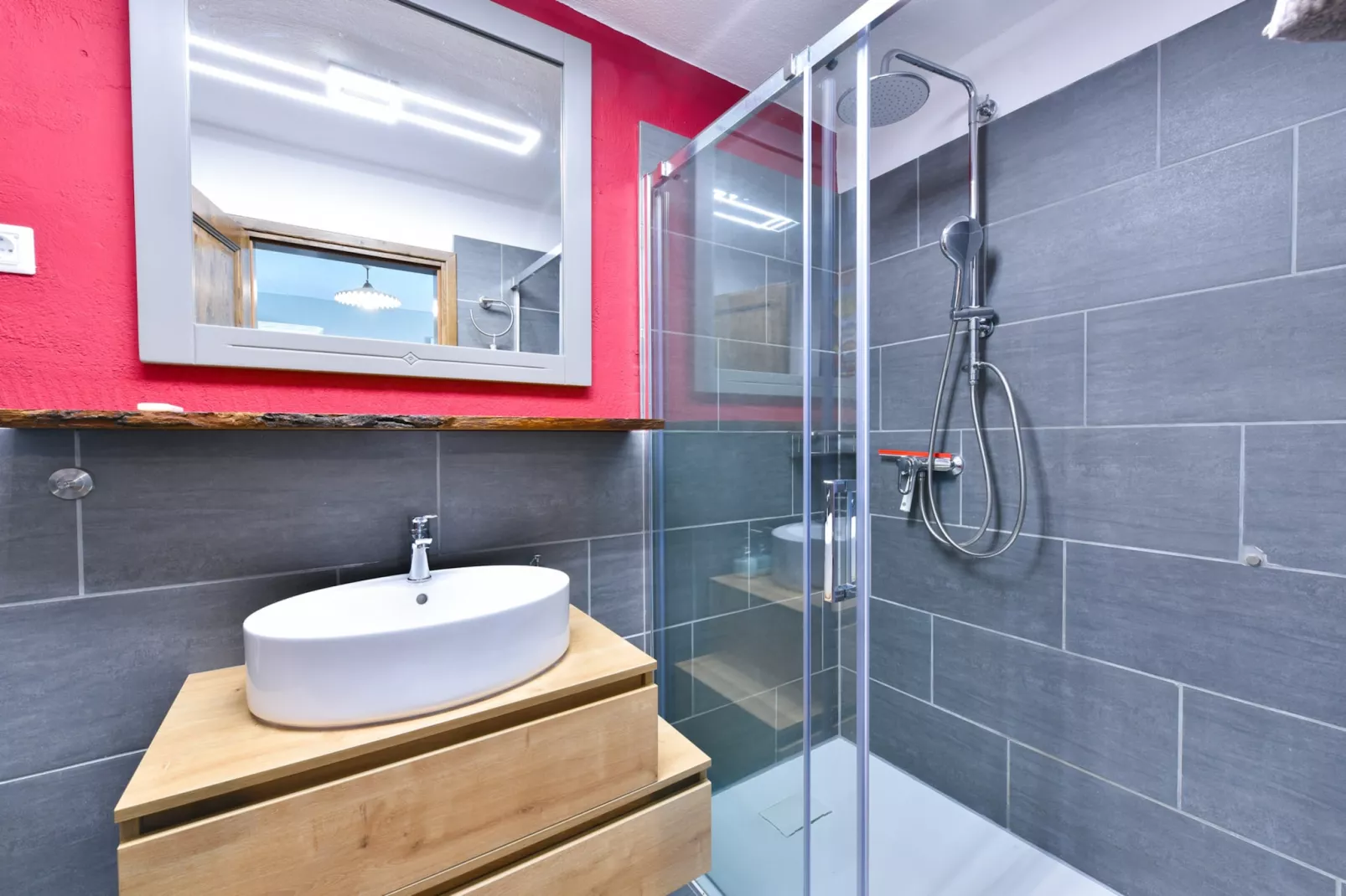 Villa Gloria-Badkamer