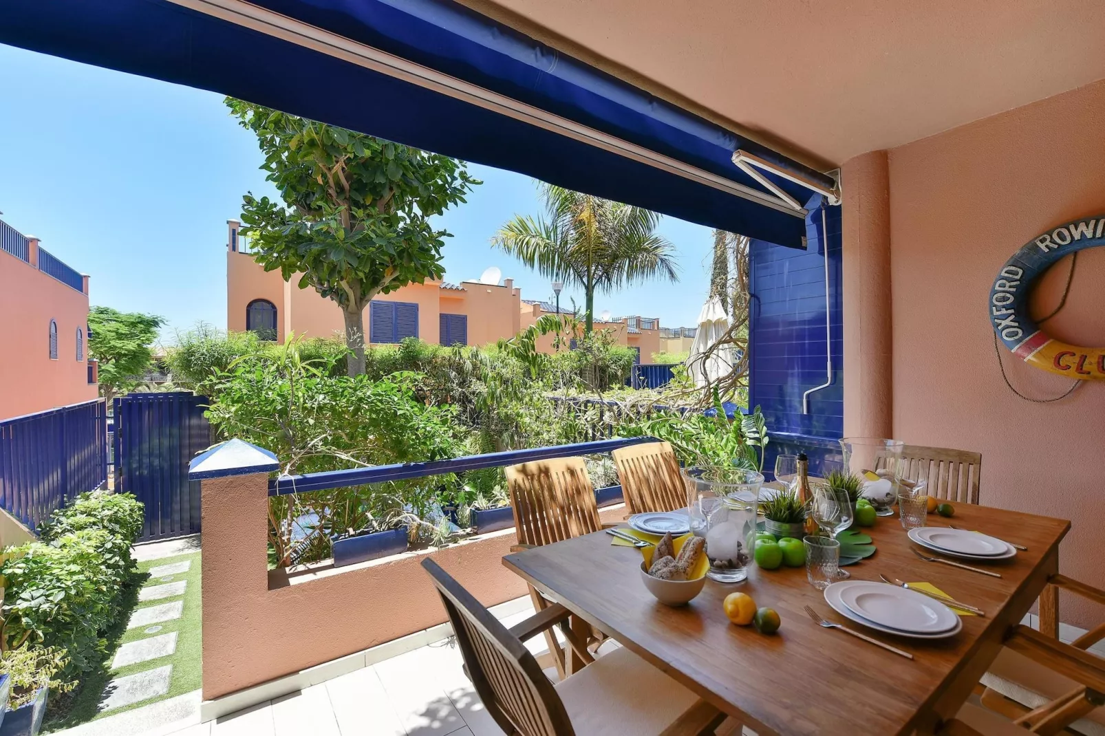 MELONERAS BAHIA 153										-Terrasbalkon